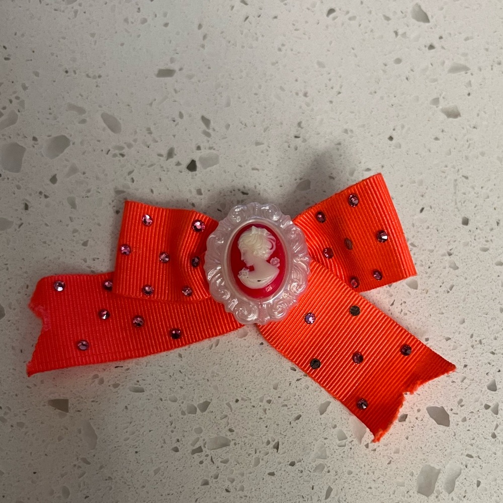 Tarina Tarantino hair clip